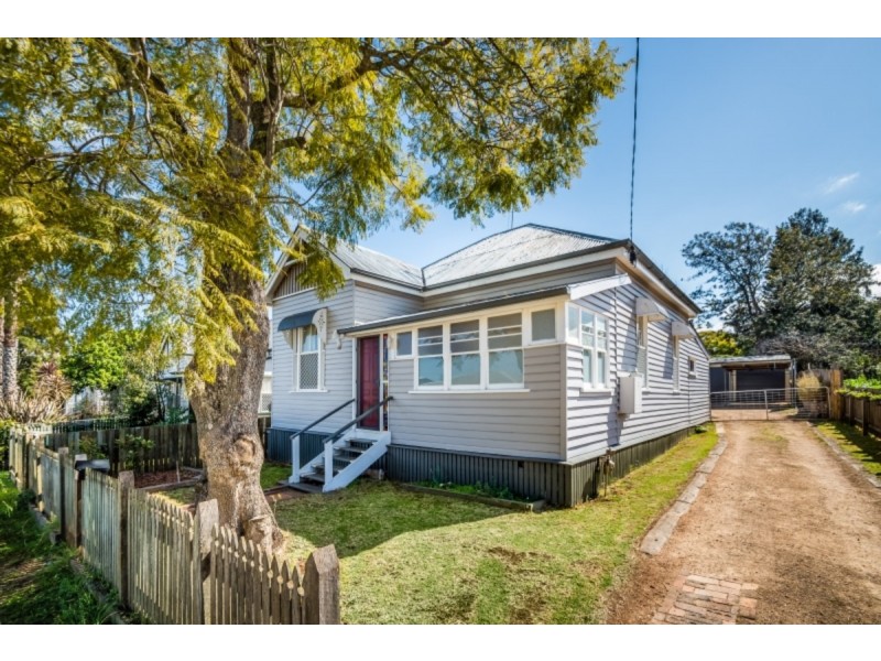 1 Moffatt Street, North Toowoomba QLD 4350