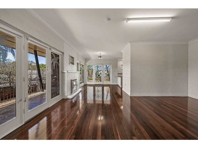 101 Anzac Avenue, Newtown QLD 4350