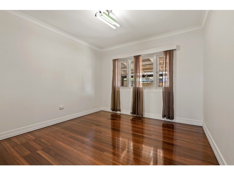 101 Anzac Avenue, Newtown QLD 4350