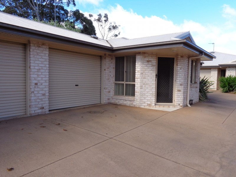 2/18 Albert Street, Newtown QLD 4350