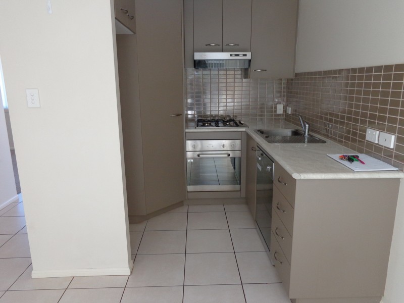 2/18 Albert Street, Newtown QLD 4350