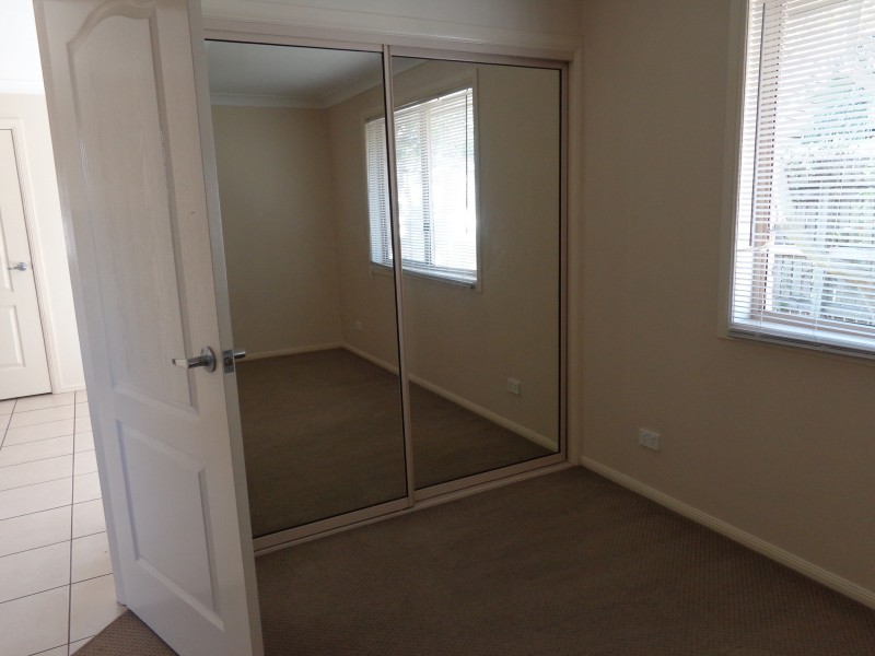 2/18 Albert Street, Newtown QLD 4350