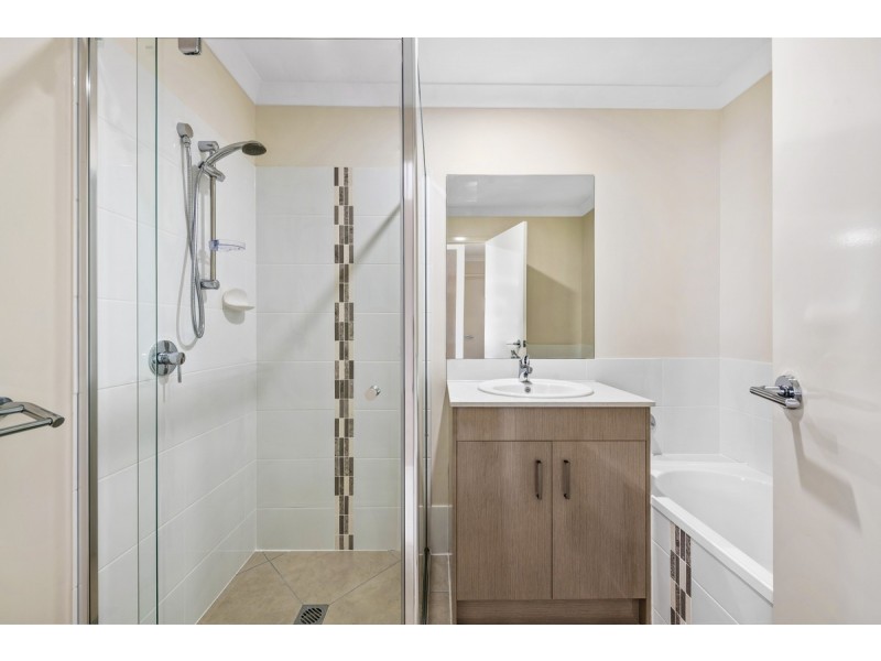 8 McInness Cresent, Glenvale QLD 4350