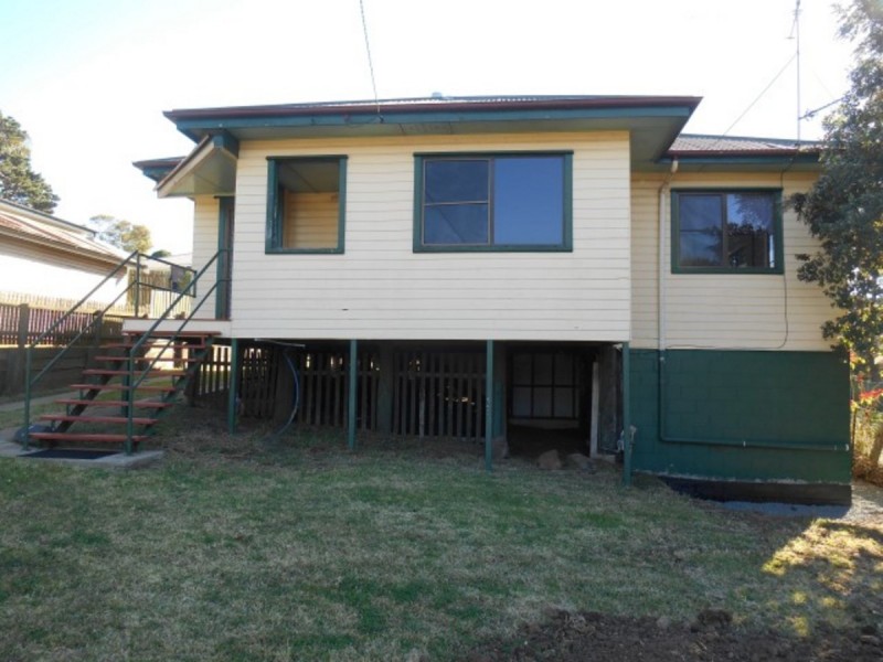 25 West Street, Newtown QLD 4350