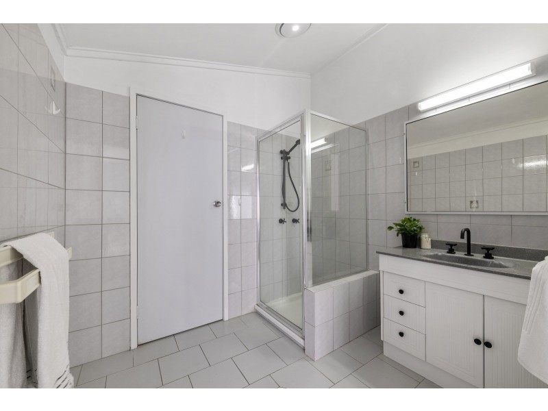 33 Anzac Avenue, Newtown QLD 4350