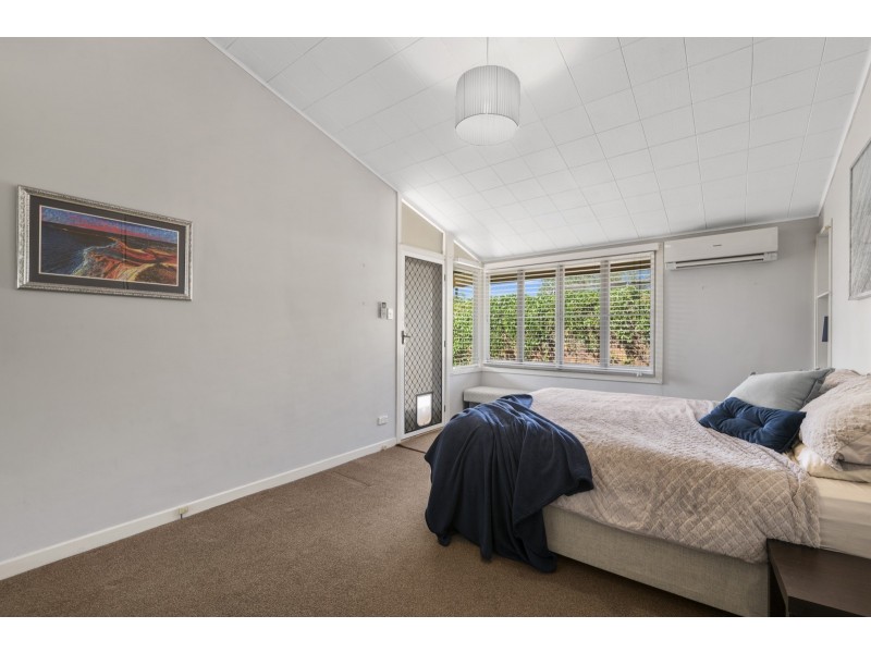 33 Anzac Avenue, Newtown QLD 4350