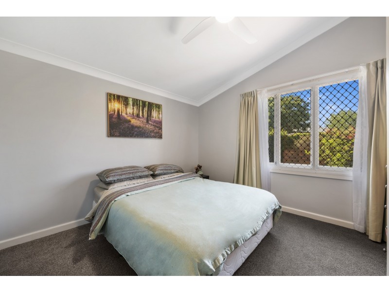 33 Anzac Avenue, Newtown QLD 4350
