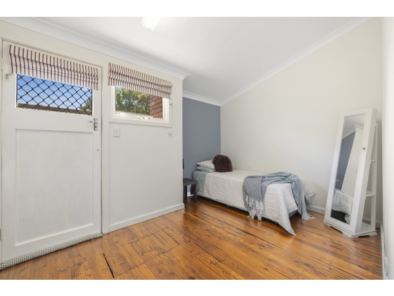 33 Anzac Avenue, Newtown QLD 4350