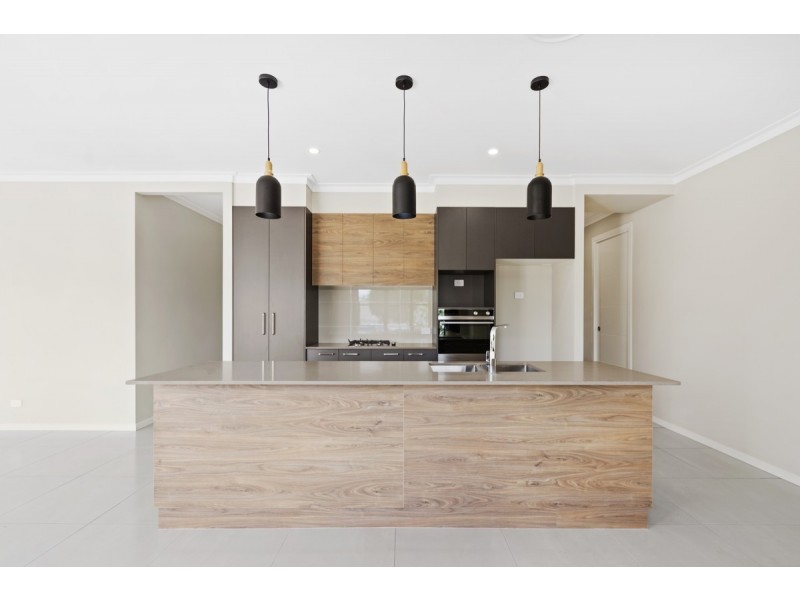 2/14 Yarrow Close, Middle Ridge QLD 4350