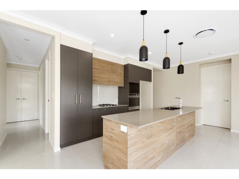2/14 Yarrow Close, Middle Ridge QLD 4350