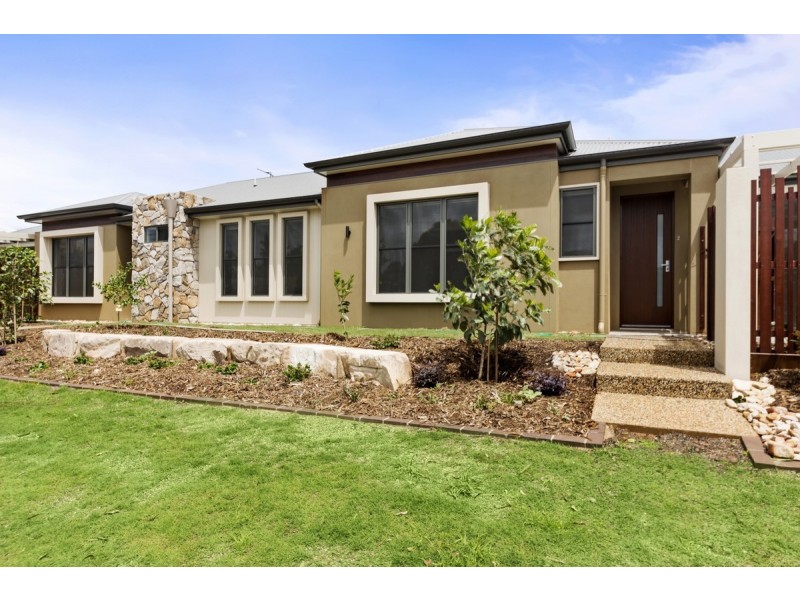 2/14 Yarrow Close, Middle Ridge QLD 4350
