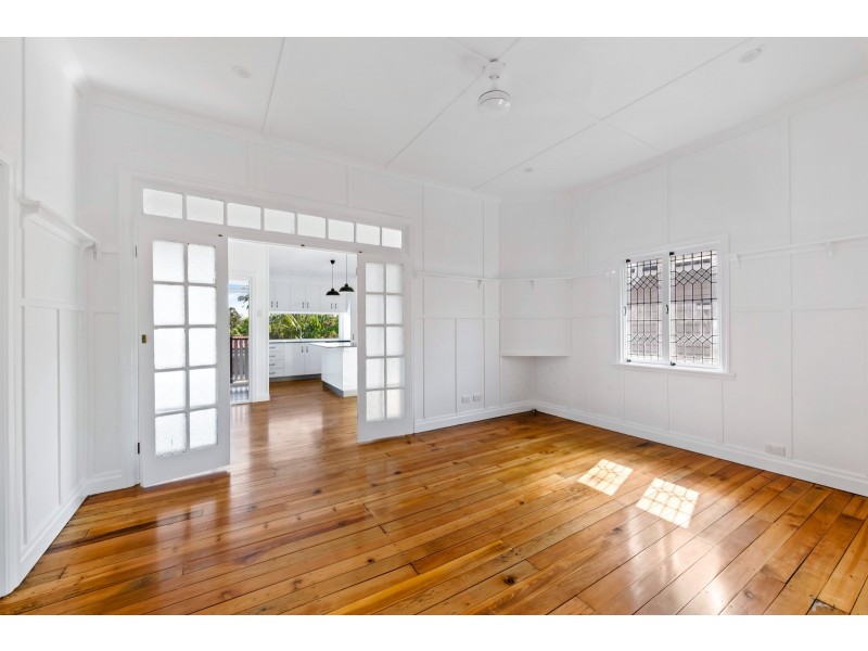 16 Lochel Street, Mount Lofty QLD 4350