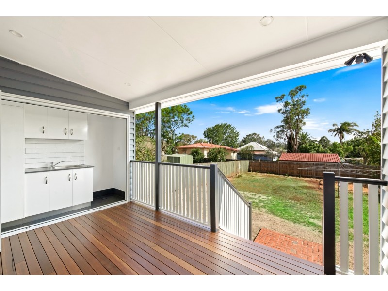 16 Lochel Street, Mount Lofty QLD 4350