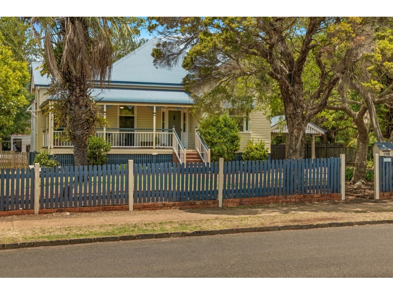 198 Campbell Street, Newtown QLD 4350