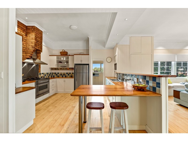 198 Campbell Street, Newtown QLD 4350