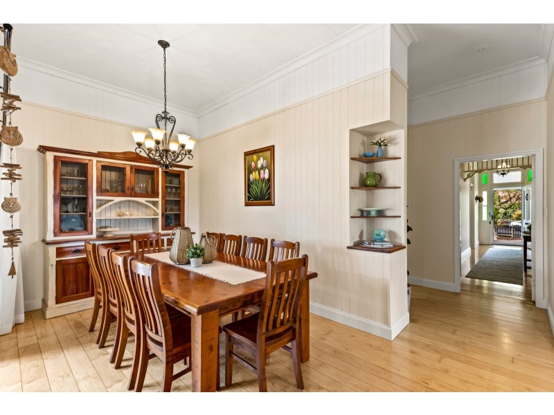 198 Campbell Street, Newtown QLD 4350