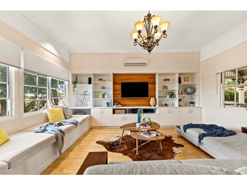 198 Campbell Street, Newtown QLD 4350