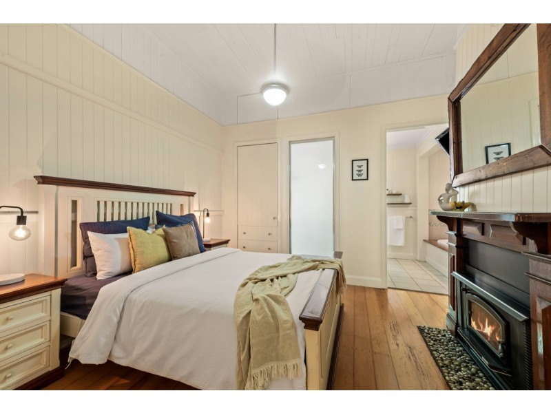 198 Campbell Street, Newtown QLD 4350