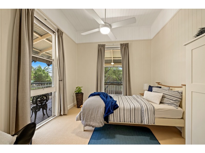 198 Campbell Street, Newtown QLD 4350