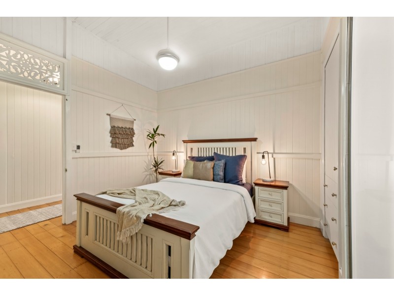 198 Campbell Street, Newtown QLD 4350