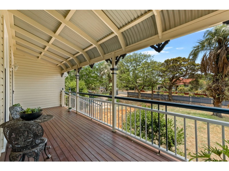 198 Campbell Street, Newtown QLD 4350