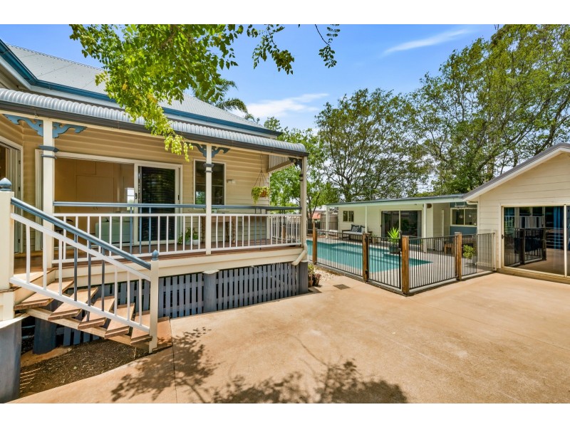 198 Campbell Street, Newtown QLD 4350