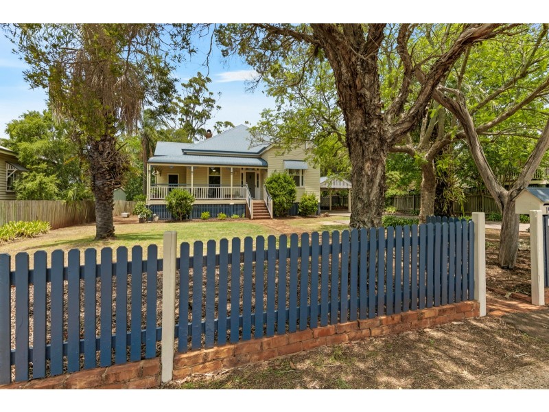 198 Campbell Street, Newtown QLD 4350