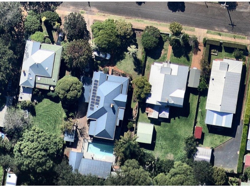 198 Campbell Street, Newtown QLD 4350