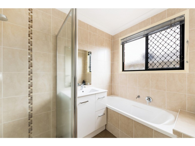 1/4 Boxsall Street, Newtown QLD 4350