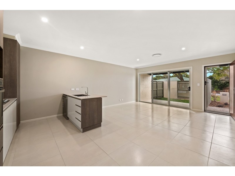 3/2 Wenworth Street, Centenary Heights QLD 4350