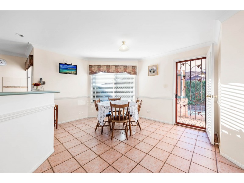 2/422 Hume Street, Centenary Heights QLD 4350