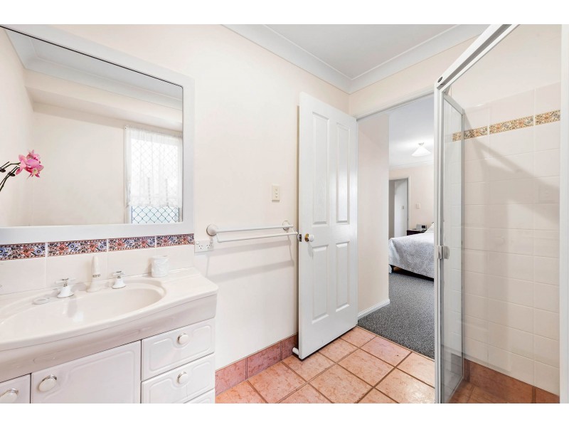 2/422 Hume Street, Centenary Heights QLD 4350