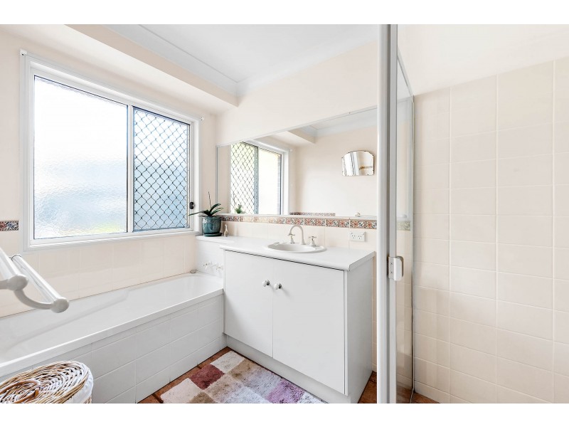 2/422 Hume Street, Centenary Heights QLD 4350