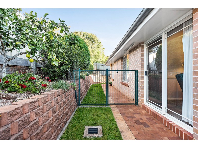 2/422 Hume Street, Centenary Heights QLD 4350