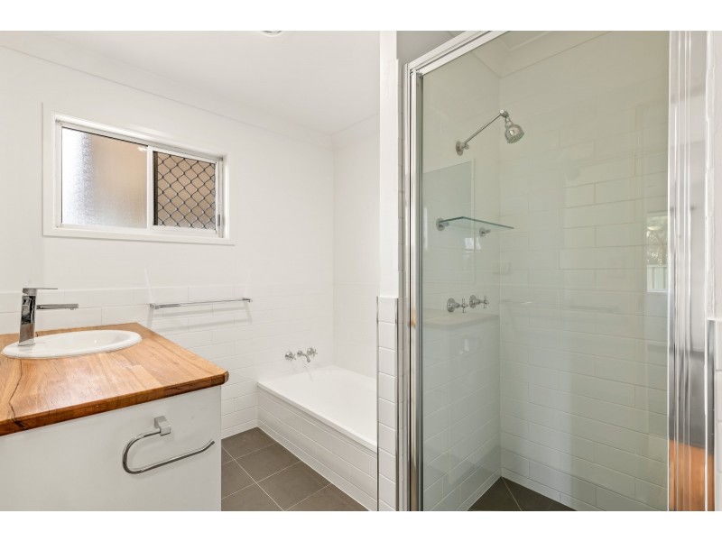 13 Whitefriars Street, Rockville QLD 4350