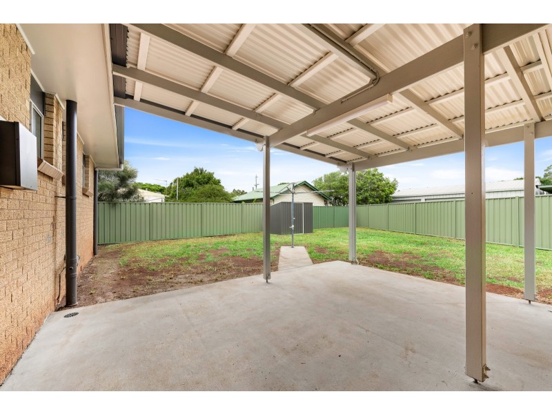 13 Whitefriars Street, Rockville QLD 4350