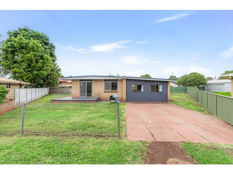13 Whitefriars Street, Rockville QLD 4350