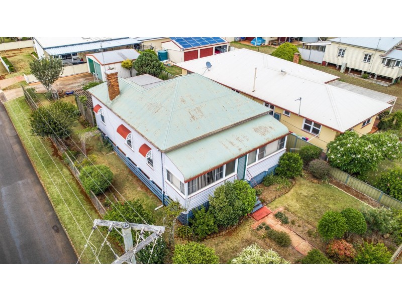 122 Taylor Street, Newtown QLD 4350