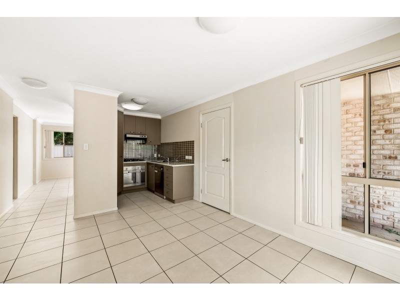 2/18 Albert Street, Newtown QLD 4350