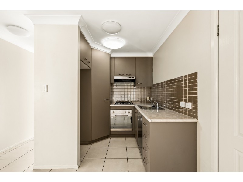 2/18 Albert Street, Newtown QLD 4350