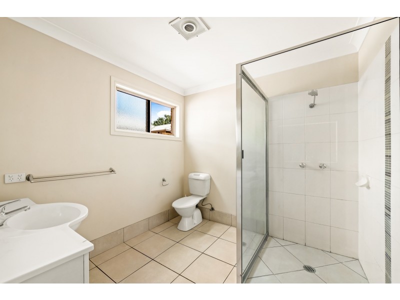 2/18 Albert Street, Newtown QLD 4350