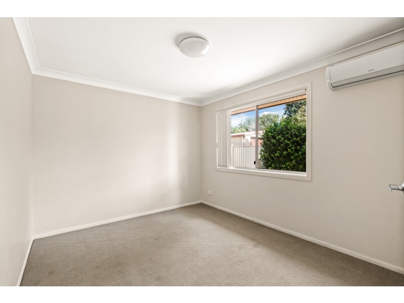 2/18 Albert Street, Newtown QLD 4350