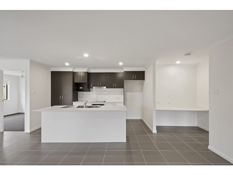 2/4 Waverley Street, North Toowoomba QLD 4350