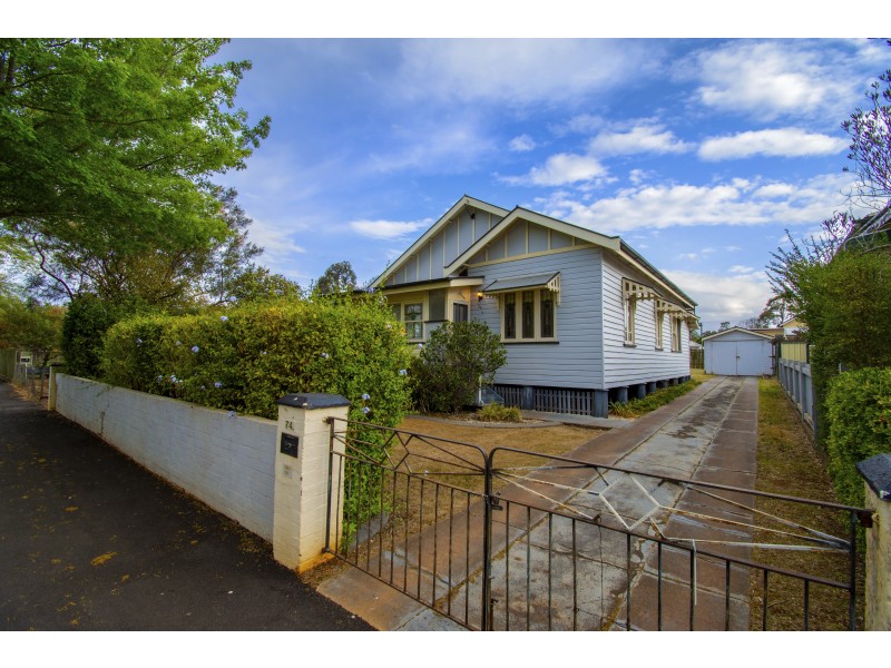 74 Taylor Street, Newtown QLD 4350