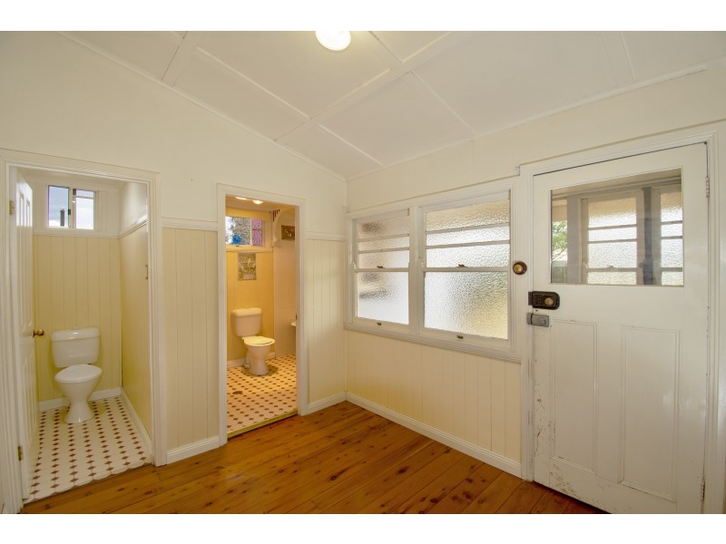 74 Taylor Street, Newtown QLD 4350