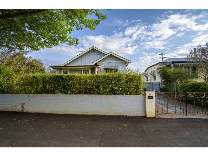 74 Taylor Street, Newtown QLD 4350
