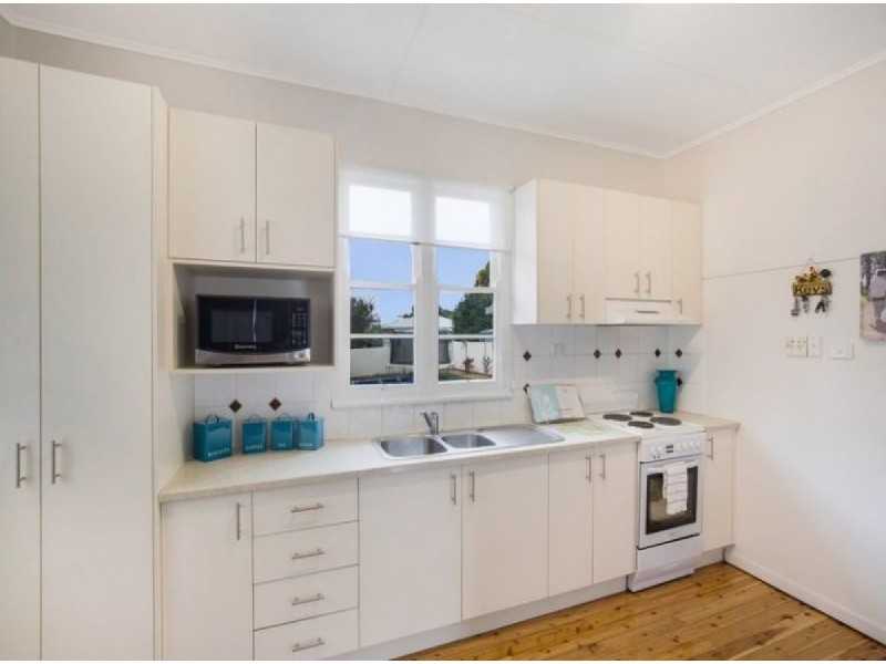 8 West Street, North Toowoomba QLD 4350
