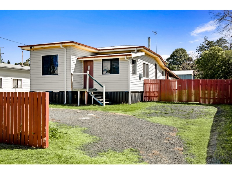 19 Esmond Street, Rockville QLD 4350