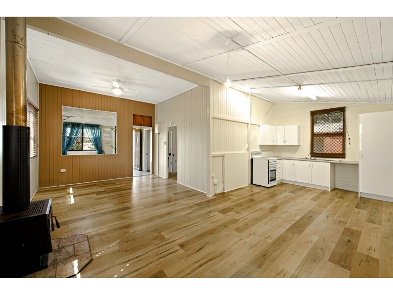 19 Esmond Street, Rockville QLD 4350