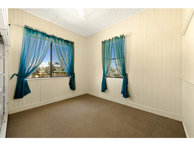 19 Esmond Street, Rockville QLD 4350